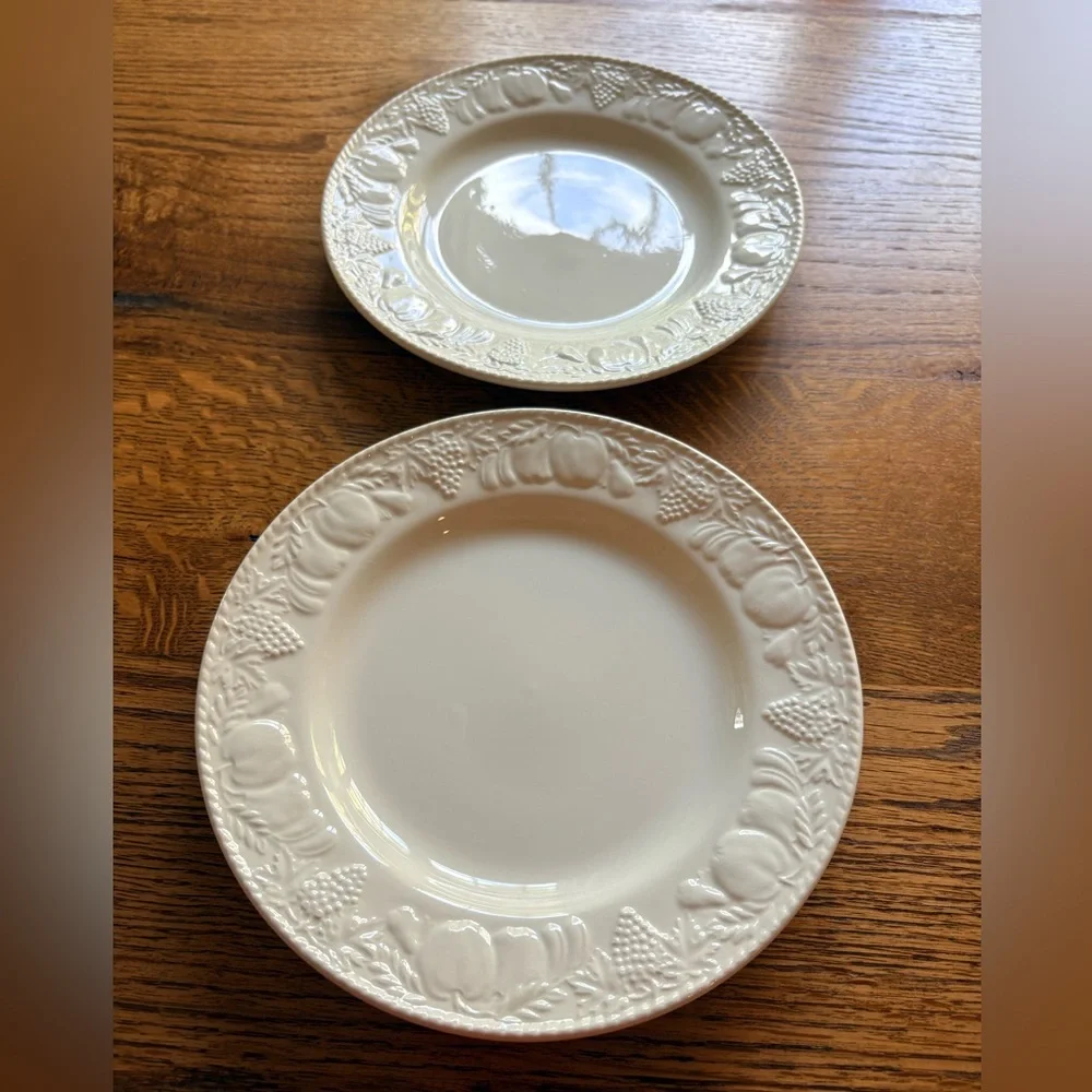 International Tableworks China- Devonshire- Set of 2 plates- made in England